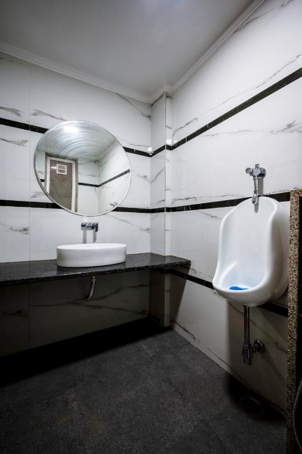 The Palms Inn I Near Medanta Medicity I Sec-38 구르가온 외부 사진